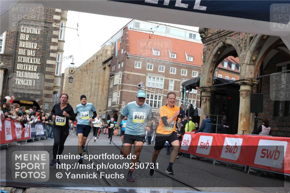 05.10.2025 - 20. swb-Marathon Bremen Yannick Fuchs http://msf.ph/oto/9250731 05.10.2025 10:53:41 Ziel 9238, 9461, 9464, 9569, 9957, 10310, 10369, 10468, 10642, 10655, 10934, 11246, 11545, 11716 meine-sportfotos.de