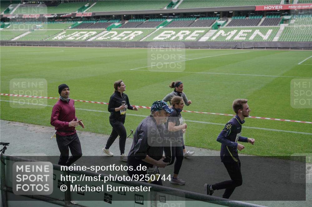 05.10.2025 - 20. swb-Marathon Bremen Michael Burmester http://msf.ph/oto/9250744 05.10.2025 10:40:32 Laufen im Stadion 7799, 8111, 9205, 9220, 9241, 9245, 9275, 9286, 9308, 9321, 9353, 9387, 9423, 9438, 9440, 9466, 9483, 9491, 9552, 9554, 9571, 9615, 9619, 9623, 9690, 9702, 9712, 9721, 9804, 9853, 9866, 9877, 9892, 9901, 9931, 9942, 9976, 10001, 10037, 10058, 10081, 10135, 10157, 10160, 10168, 10193, 10243, 10286, 10343, 10383, 10419, 10422, 10451, 10532, 10542, 10563, 10580, 10619, 10674, 10699, 10737, 11090, 11270, 7779, 7789, 9180, 9186, 9286, 9419, 9661, 9662, 11044 meine-sportfotos.de