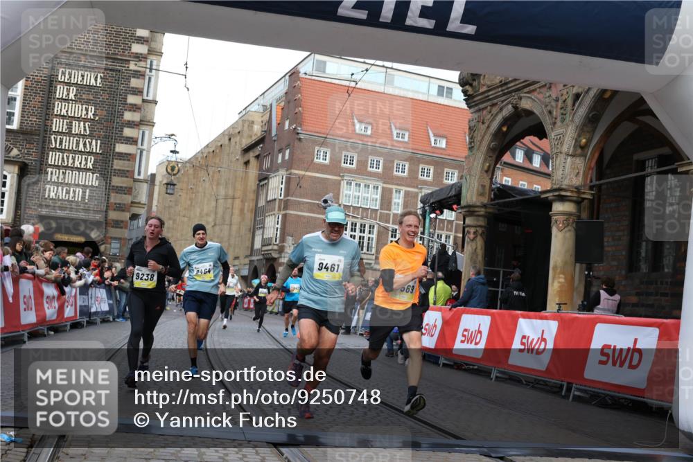 05.10.2025 - 20. swb-Marathon Bremen Yannick Fuchs http://msf.ph/oto/9250748 05.10.2025 10:53:41 Ziel 9238, 9461, 9464, 9569, 9957, 10310, 10369, 10468, 10642, 10655, 10934, 11246, 11545, 11716 meine-sportfotos.de