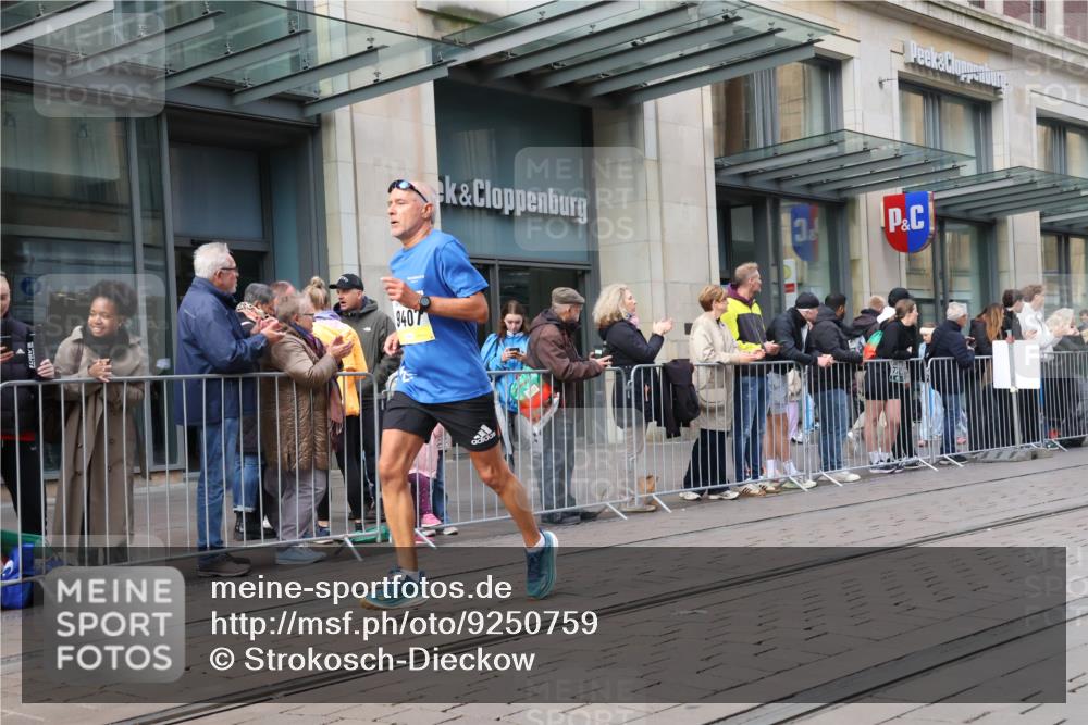 05.10.2025 - 20. swb-Marathon Bremen Strokosch-Dieckow http://msf.ph/oto/9250759 05.10.2025 10:54:06 Ziel 9367, 9392, 9407, 9574, 9633, 10032, 10097, 10174, 10178, 10234, 10296, 10402, 10533, 10768, 10810, 10915, 11040, 11045, 11089, 11203, 11271, 11321, 11449, 11694, 9367, 9392, 9407, 9574, 9633, 10032, 10097, 10174, 10178, 10234, 10296, 10402, 10533, 10768, 10810, 10915, 11040, 11045, 11089, 11203, 11271, 11321, 11449, 11694 meine-sportfotos.de