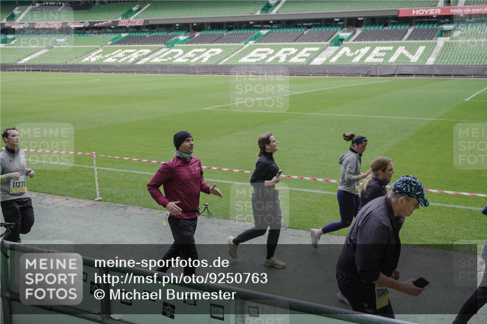 05.10.2025 - 20. swb-Marathon Bremen Michael Burmester http://msf.ph/oto/9250763 05.10.2025 10:40:32 Laufen im Stadion 7799, 8111, 9205, 9220, 9241, 9245, 9275, 9286, 9308, 9321, 9353, 9387, 9423, 9438, 9440, 9466, 9483, 9491, 9552, 9554, 9571, 9615, 9619, 9623, 9690, 9702, 9712, 9721, 9804, 9853, 9866, 9877, 9892, 9901, 9931, 9942, 9976, 10001, 10037, 10058, 10081, 10135, 10157, 10160, 10168, 10193, 10243, 10286, 10343, 10383, 10419, 10422, 10451, 10532, 10542, 10563, 10580, 10619, 10674, 10699, 10737, 11090, 11270, 7779, 7789, 9180, 9186, 9286, 9419, 9661, 9662, 11044 meine-sportfotos.de