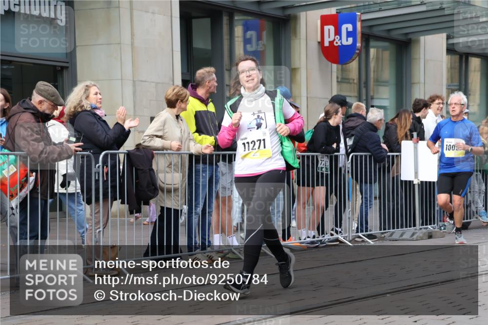 05.10.2025 - 20. swb-Marathon Bremen Strokosch-Dieckow http://msf.ph/oto/9250784 05.10.2025 10:54:08 Ziel 9367, 9392, 9407, 9574, 9633, 10032, 10097, 10174, 10178, 10234, 10296, 10402, 10768, 10810, 10915, 11040, 11045, 11089, 11271, 11321, 11694, 9367, 9392, 9407, 9574, 9633, 10032, 10097, 10174, 10178, 10234, 10296, 10402, 10768, 10810, 10915, 11040, 11045, 11089, 11271, 11321, 11694 meine-sportfotos.de