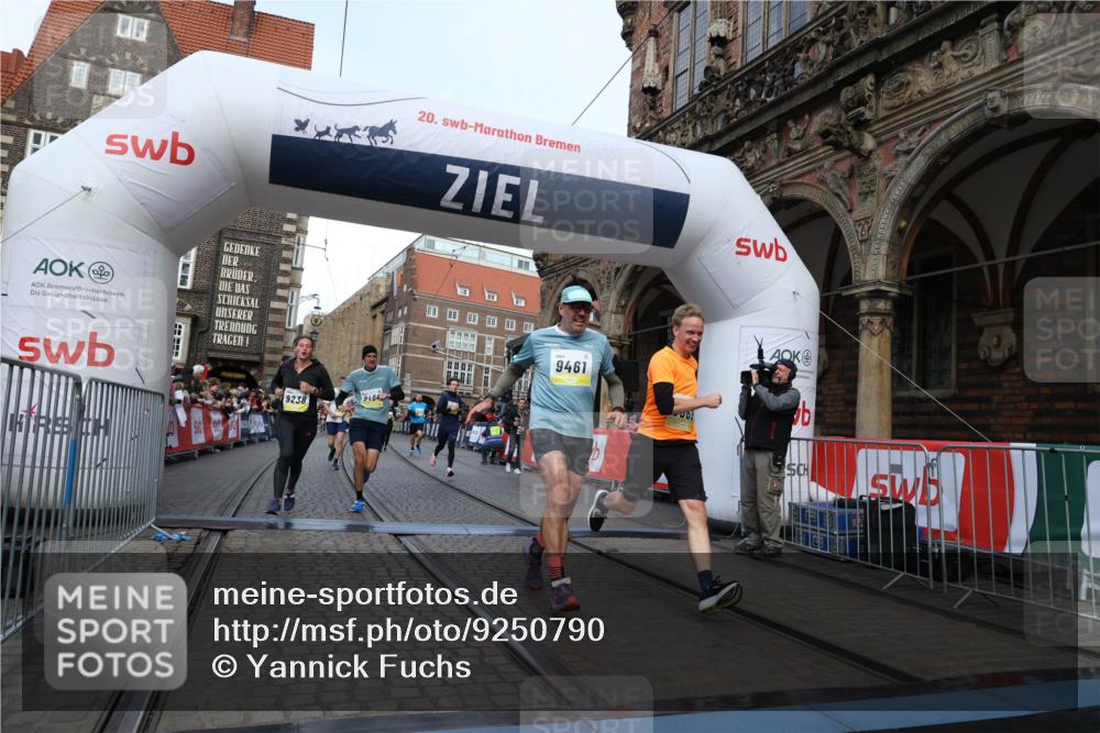 05.10.2025 - 20. swb-Marathon Bremen Yannick Fuchs http://msf.ph/oto/9250790 05.10.2025 10:53:41 Ziel 9238, 9461, 9464, 9569, 9957, 10310, 10369, 10468, 10642, 10655, 10934, 11246, 11545, 11716 meine-sportfotos.de