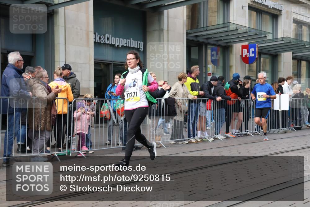 05.10.2025 - 20. swb-Marathon Bremen Strokosch-Dieckow http://msf.ph/oto/9250815 05.10.2025 10:54:09 Ziel 9367, 9392, 9407, 9633, 10032, 10097, 10174, 10178, 10296, 10402, 10768, 10810, 10915, 11040, 11045, 11089, 11271, 11321, 11694, 9367, 9392, 9407, 9633, 10032, 10097, 10174, 10178, 10296, 10402, 10768, 10810, 10915, 11040, 11045, 11089, 11271, 11321, 11694 meine-sportfotos.de