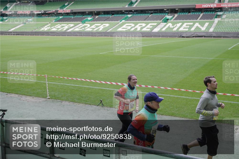 05.10.2025 - 20. swb-Marathon Bremen Michael Burmester http://msf.ph/oto/9250835 05.10.2025 10:40:34 Laufen im Stadion 7799, 8111, 9205, 9220, 9241, 9245, 9275, 9308, 9321, 9353, 9387, 9423, 9438, 9440, 9466, 9483, 9491, 9552, 9554, 9571, 9615, 9619, 9623, 9690, 9702, 9712, 9721, 9804, 9853, 9866, 9877, 9892, 9931, 9942, 9976, 10001, 10037, 10058, 10081, 10100, 10101, 10135, 10160, 10168, 10193, 10243, 10286, 10343, 10383, 10419, 10422, 10451, 10532, 10542, 10563, 10580, 10619, 10674, 10699, 10737, 11090, 11270, 7779, 7789, 9186, 9220, 9286, 9419, 9661, 9662, 11044 meine-sportfotos.de