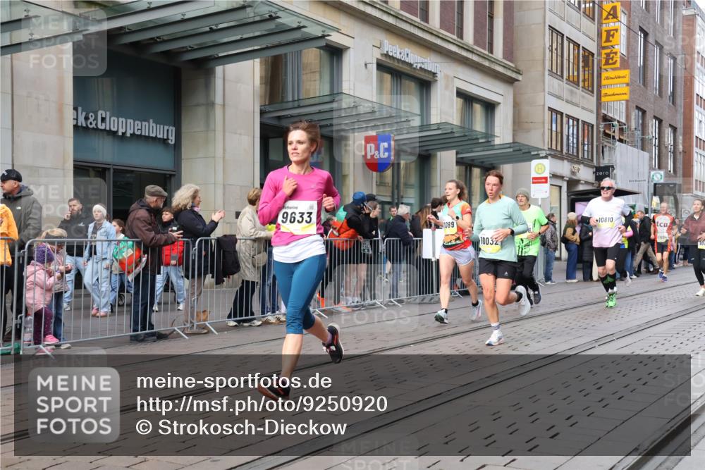 05.10.2025 - 20. swb-Marathon Bremen Strokosch-Dieckow http://msf.ph/oto/9250920 05.10.2025 10:54:12 Ziel 9282, 9295, 9367, 9392, 9407, 9591, 9633, 10007, 10032, 10097, 10174, 10178, 10296, 10768, 10810, 10915, 11040, 11045, 11089, 11271, 11321, 11694, 9282, 9295, 9367, 9392, 9407, 9591, 9633, 10007, 10032, 10097, 10174, 10178, 10296, 10768, 10810, 10915, 11040, 11045, 11089, 11271, 11321, 11694 meine-sportfotos.de