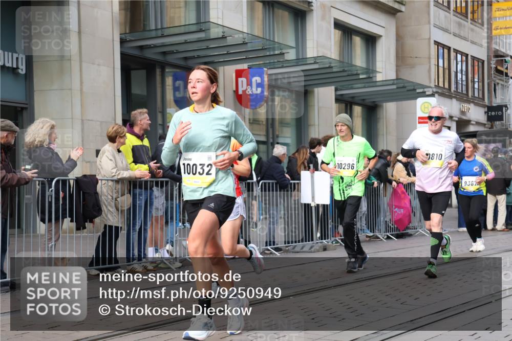 05.10.2025 - 20. swb-Marathon Bremen Strokosch-Dieckow http://msf.ph/oto/9250949 05.10.2025 10:54:12 Ziel 9282, 9295, 9367, 9392, 9407, 9591, 9633, 10007, 10032, 10097, 10174, 10178, 10296, 10768, 10810, 10915, 11040, 11045, 11089, 11271, 11321, 11694, 9282, 9295, 9367, 9392, 9407, 9591, 9633, 10007, 10032, 10097, 10174, 10178, 10296, 10768, 10810, 10915, 11040, 11045, 11089, 11271, 11321, 11694 meine-sportfotos.de