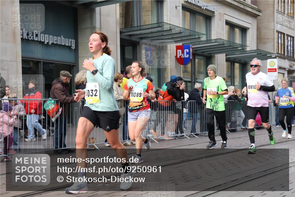 05.10.2025 - 20. swb-Marathon Bremen Strokosch-Dieckow http://msf.ph/oto/9250961 05.10.2025 10:54:13 Ziel 9282, 9295, 9367, 9392, 9407, 9591, 9633, 10007, 10032, 10097, 10174, 10178, 10296, 10768, 10810, 10915, 11040, 11045, 11089, 11271, 11321, 11694, 9282, 9295, 9367, 9392, 9407, 9591, 9633, 10007, 10032, 10097, 10174, 10178, 10296, 10768, 10810, 10915, 11040, 11045, 11089, 11271, 11321, 11694 meine-sportfotos.de