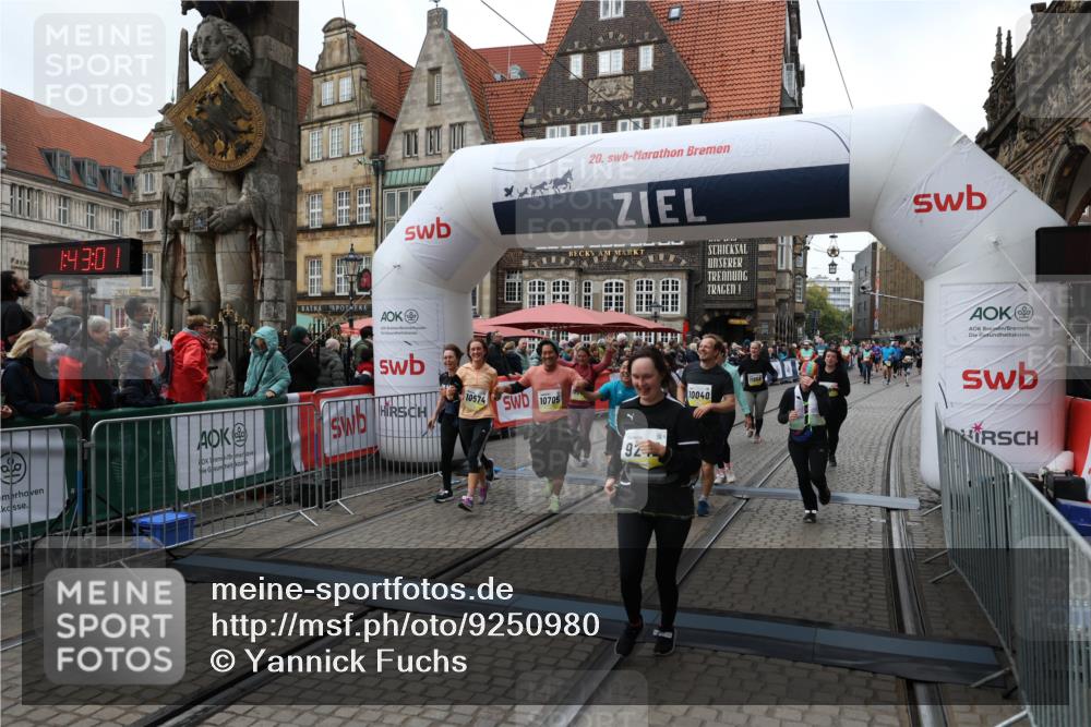 05.10.2025 - 20. swb-Marathon Bremen Yannick Fuchs http://msf.ph/oto/9250980 05.10.2025 11:13:51 Ziel 9242, 9899, 10040, 10364, 10433, 10574, 10705, 10707, 10957, 11060, 11068, 11264, 11385 meine-sportfotos.de