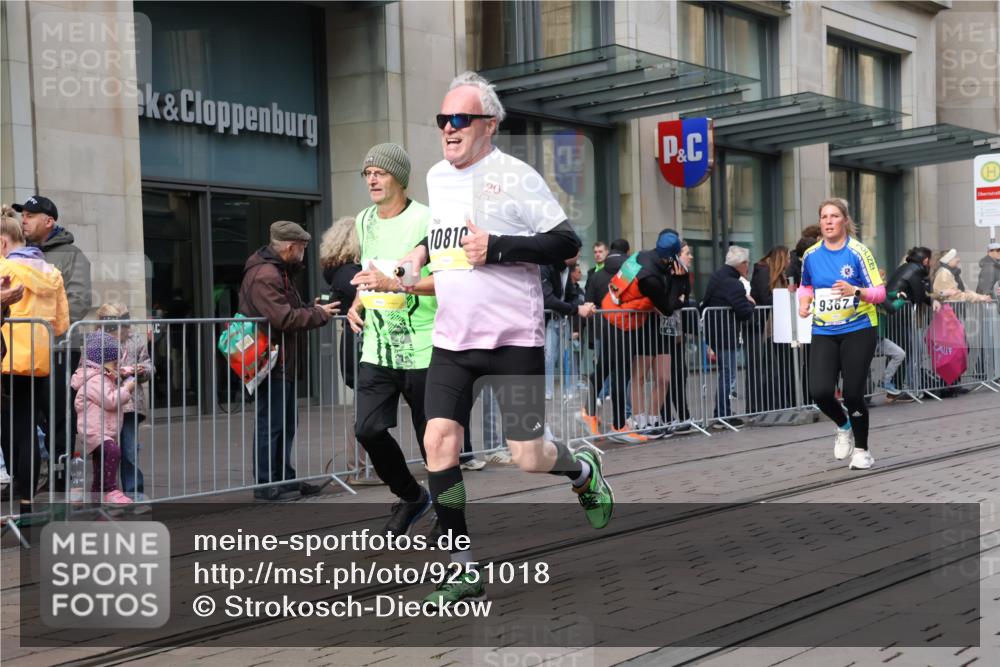 05.10.2025 - 20. swb-Marathon Bremen Strokosch-Dieckow http://msf.ph/oto/9251018 05.10.2025 10:54:14 Ziel 9282, 9295, 9367, 9392, 9407, 9591, 9633, 9754, 10007, 10032, 10097, 10174, 10178, 10296, 10768, 10810, 11040, 11045, 11089, 11271, 11321, 11694, 9282, 9295, 9367, 9392, 9407, 9591, 9633, 9754, 10007, 10032, 10097, 10174, 10178, 10296, 10768, 10810, 11040, 11045, 11089, 11271, 11321, 11694 meine-sportfotos.de