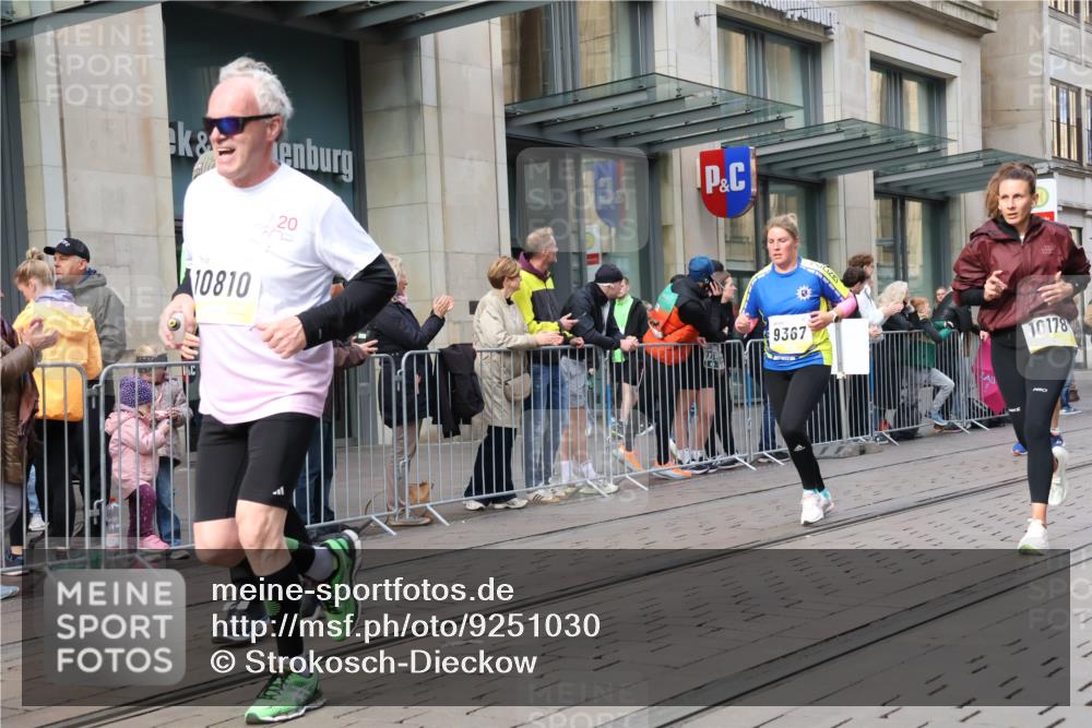 05.10.2025 - 20. swb-Marathon Bremen Strokosch-Dieckow http://msf.ph/oto/9251030 05.10.2025 10:54:15 Ziel 8326, 9282, 9295, 9367, 9392, 9407, 9591, 9633, 9754, 9776, 10007, 10032, 10097, 10174, 10178, 10296, 10768, 10810, 11040, 11045, 11089, 11271, 11321, 11694, 8326, 9282, 9295, 9367, 9392, 9407, 9591, 9633, 9754, 9776, 10007, 10032, 10097, 10174, 10178, 10296, 10768, 10810, 11040, 11045, 11089, 11271, 11321, 11694 meine-sportfotos.de
