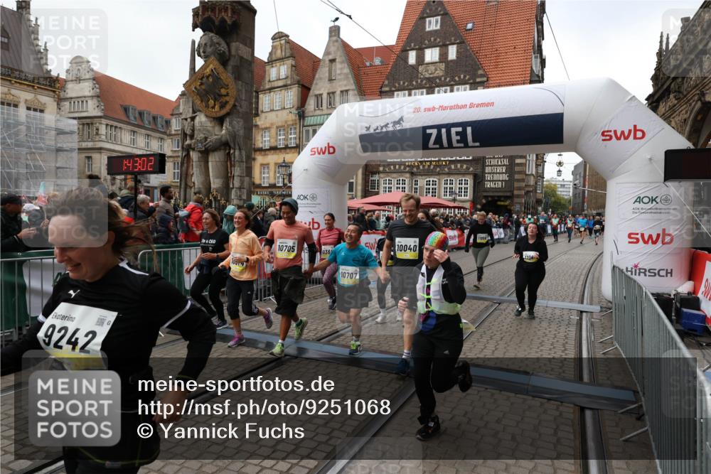 05.10.2025 - 20. swb-Marathon Bremen Yannick Fuchs http://msf.ph/oto/9251068 05.10.2025 11:13:52 Ziel 9242, 9899, 10040, 10364, 10574, 10705, 10707, 10957, 11060, 11068, 11264, 11385 meine-sportfotos.de