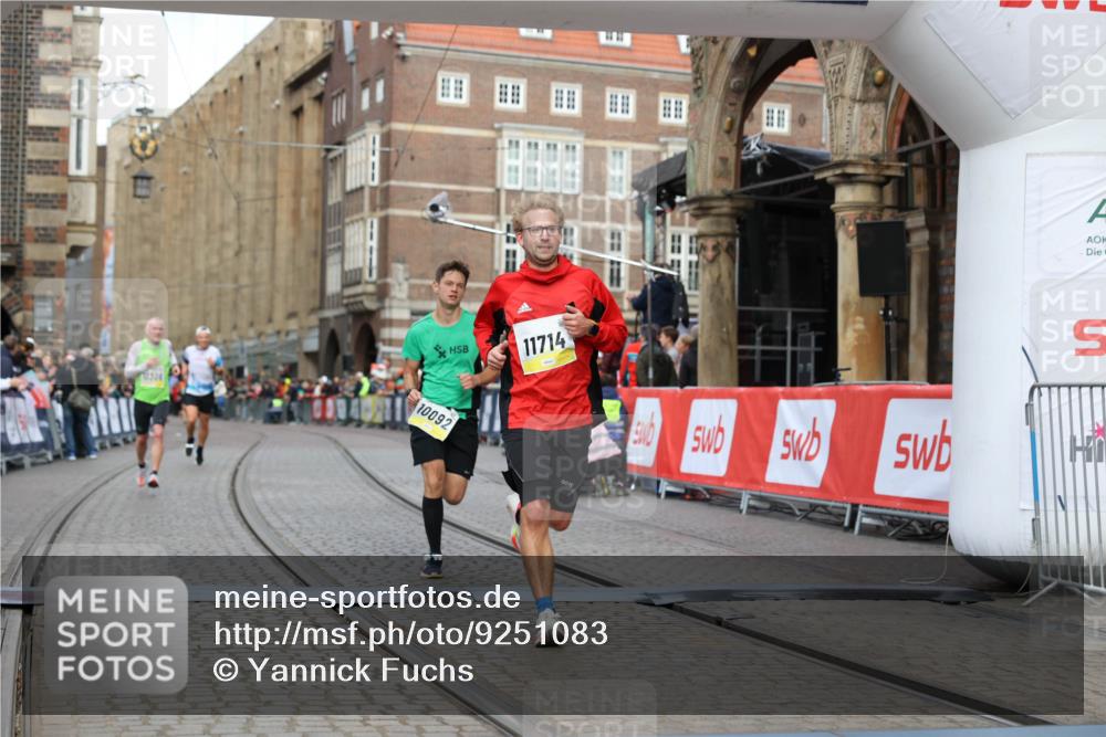 05.10.2025 - 20. swb-Marathon Bremen Yannick Fuchs http://msf.ph/oto/9251083 05.10.2025 10:44:49 Ziel 9897, 10092, 10306, 10554, 11666, 11714 meine-sportfotos.de