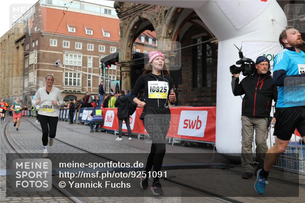 05.10.2025 - 20. swb-Marathon Bremen Yannick Fuchs http://msf.ph/oto/9251091 05.10.2025 10:53:46 Ziel 9238, 9461, 9464, 9569, 10310, 10642, 10925, 11046, 11246 meine-sportfotos.de