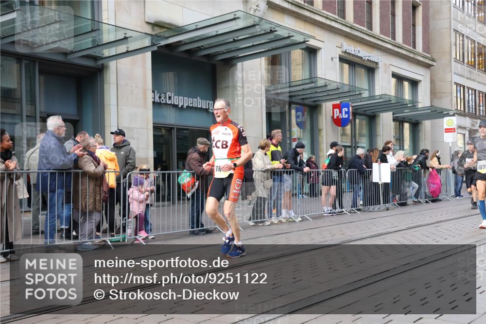 05.10.2025 - 20. swb-Marathon Bremen Strokosch-Dieckow http://msf.ph/oto/9251122 05.10.2025 10:54:18 Ziel 8326, 9282, 9295, 9367, 9392, 9436, 9591, 9633, 9754, 9776, 10007, 10032, 10097, 10174, 10178, 10232, 10233, 10296, 10487, 10768, 10770, 10810, 11045, 11089, 11163, 11271, 11276, 11321, 11694, 8326, 9282, 9295, 9367, 9392, 9436, 9591, 9633, 9754, 9776, 10007, 10032, 10097, 10174, 10178, 10232, 10233, 10296, 10487, 10768, 10770, 10810, 11045, 11089, 11163, 11271, 11276, 11321, 11694 meine-sportfotos.de
