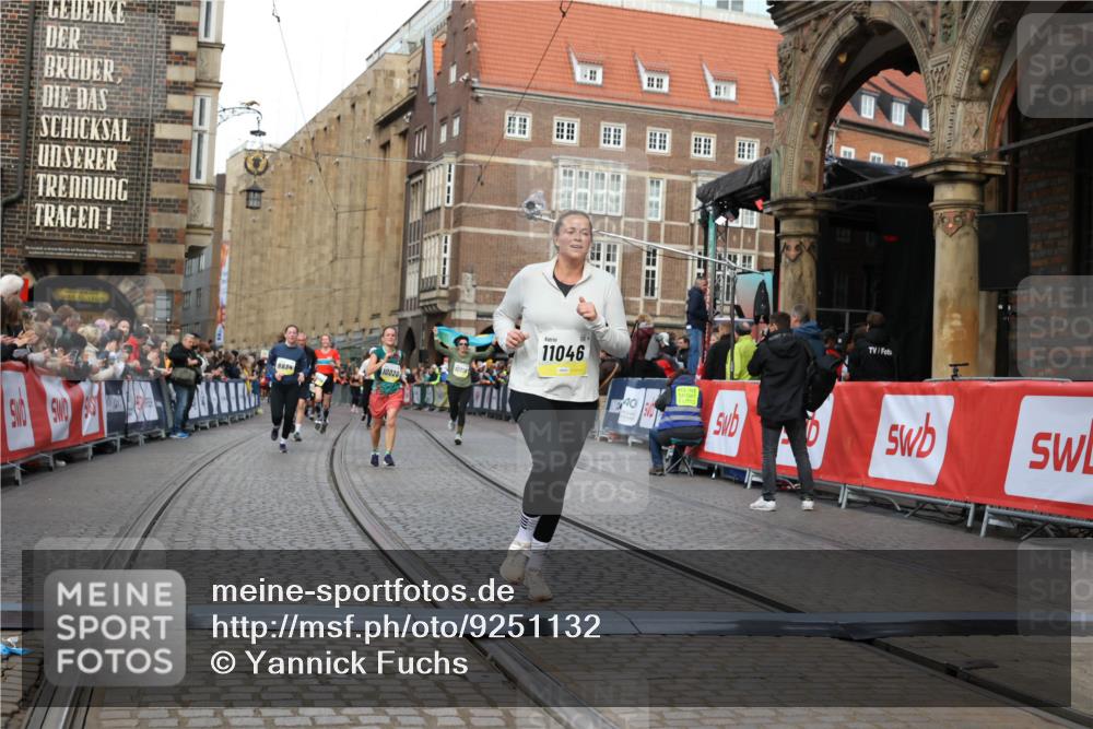 05.10.2025 - 20. swb-Marathon Bremen Yannick Fuchs http://msf.ph/oto/9251132 05.10.2025 10:53:46 Ziel 9238, 9461, 9464, 9569, 10310, 10642, 10925, 11046, 11246 meine-sportfotos.de