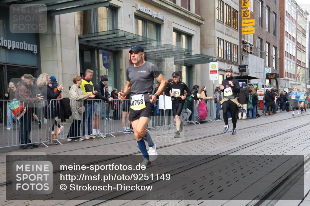 05.10.2025 - 20. swb-Marathon Bremen Strokosch-Dieckow http://msf.ph/oto/9251149 05.10.2025 10:54:19 Ziel 8326, 9282, 9295, 9367, 9392, 9436, 9560, 9591, 9633, 9754, 9776, 10007, 10024, 10032, 10097, 10174, 10178, 10232, 10233, 10296, 10487, 10768, 10770, 10810, 11045, 11089, 11163, 11276, 11321, 11694, 8326, 9282, 9295, 9367, 9392, 9436, 9560, 9591, 9633, 9754, 9776, 10007, 10024, 10032, 10097, 10174, 10178, 10232, 10233, 10296, 10487, 10768, 10770, 10810, 11045, 11089, 11163, 11276, 11321, 11694 meine-sportfotos.de