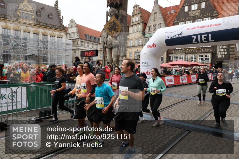 05.10.2025 - 20. swb-Marathon Bremen Yannick Fuchs http://msf.ph/oto/9251151 05.10.2025 11:13:53 Ziel 9242, 9899, 10040, 10364, 10574, 10705, 10707, 10957, 11060, 11068, 11264, 11385 meine-sportfotos.de