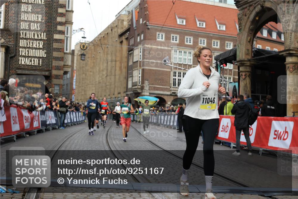 05.10.2025 - 20. swb-Marathon Bremen Yannick Fuchs http://msf.ph/oto/9251167 05.10.2025 10:53:47 Ziel 9238, 9461, 9464, 9569, 10020, 10310, 10642, 10925, 11046, 11246 meine-sportfotos.de
