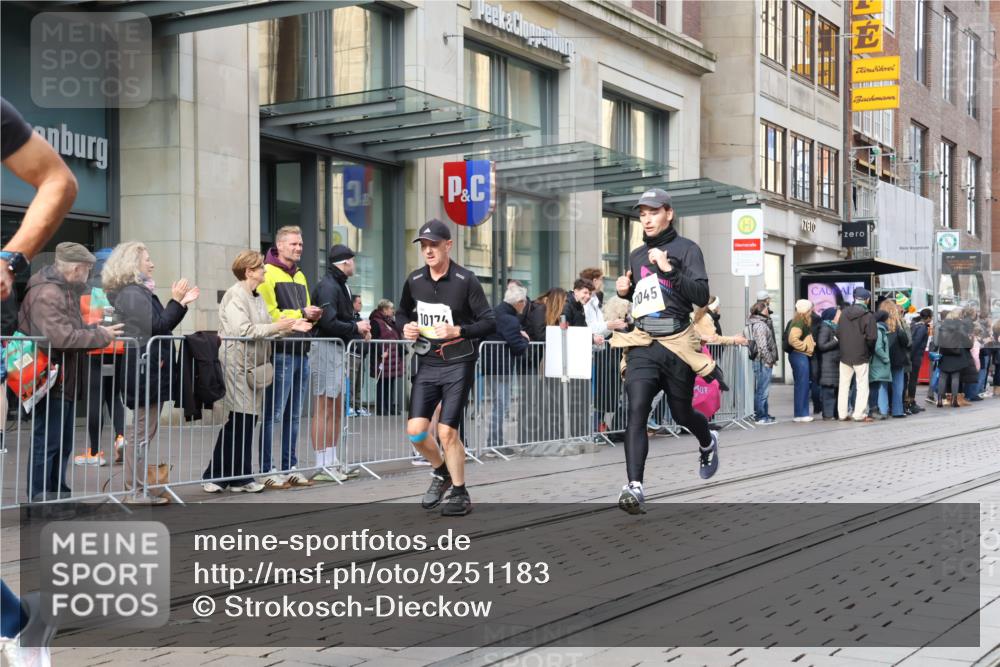 05.10.2025 - 20. swb-Marathon Bremen Strokosch-Dieckow http://msf.ph/oto/9251183 05.10.2025 10:54:20 Ziel 8326, 9282, 9295, 9367, 9392, 9436, 9560, 9591, 9633, 9754, 9776, 10007, 10024, 10032, 10174, 10178, 10232, 10233, 10296, 10487, 10609, 10768, 10770, 10810, 11045, 11089, 11163, 11276, 11321, 11373, 11694, 8326, 9282, 9295, 9367, 9392, 9436, 9560, 9591, 9633, 9754, 9776, 10007, 10024, 10032, 10174, 10178, 10232, 10233, 10296, 10487, 10609, 10768, 10770, 10810, 11045, 11089, 11163, 11276, 11321, 11373, 11694 meine-sportfotos.de