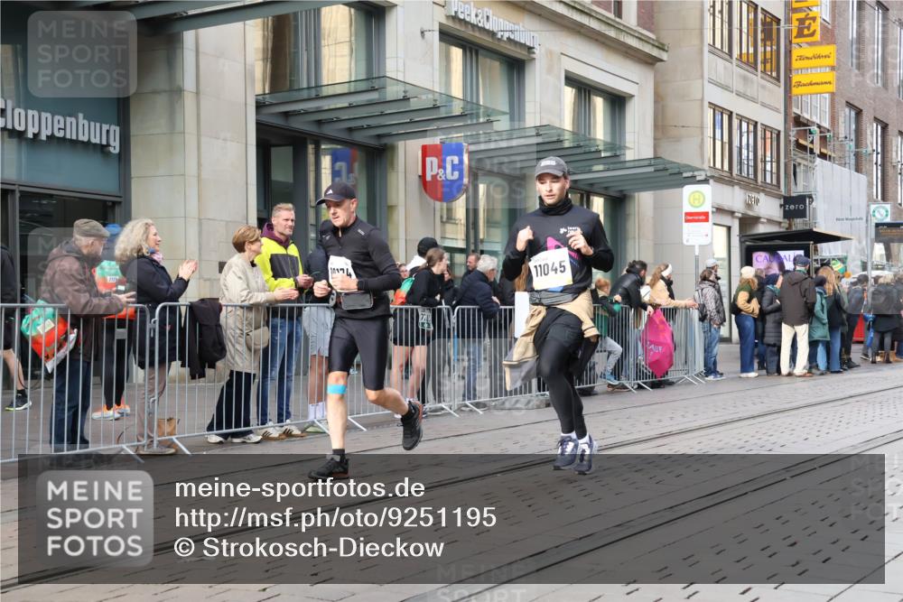 05.10.2025 - 20. swb-Marathon Bremen Strokosch-Dieckow http://msf.ph/oto/9251195 05.10.2025 10:54:20 Ziel 8326, 9282, 9295, 9367, 9392, 9436, 9560, 9591, 9633, 9754, 9776, 10007, 10024, 10032, 10174, 10178, 10232, 10233, 10296, 10487, 10609, 10768, 10770, 10810, 11045, 11089, 11163, 11276, 11321, 11373, 11694, 8326, 9282, 9295, 9367, 9392, 9436, 9560, 9591, 9633, 9754, 9776, 10007, 10024, 10032, 10174, 10178, 10232, 10233, 10296, 10487, 10609, 10768, 10770, 10810, 11045, 11089, 11163, 11276, 11321, 11373, 11694 meine-sportfotos.de