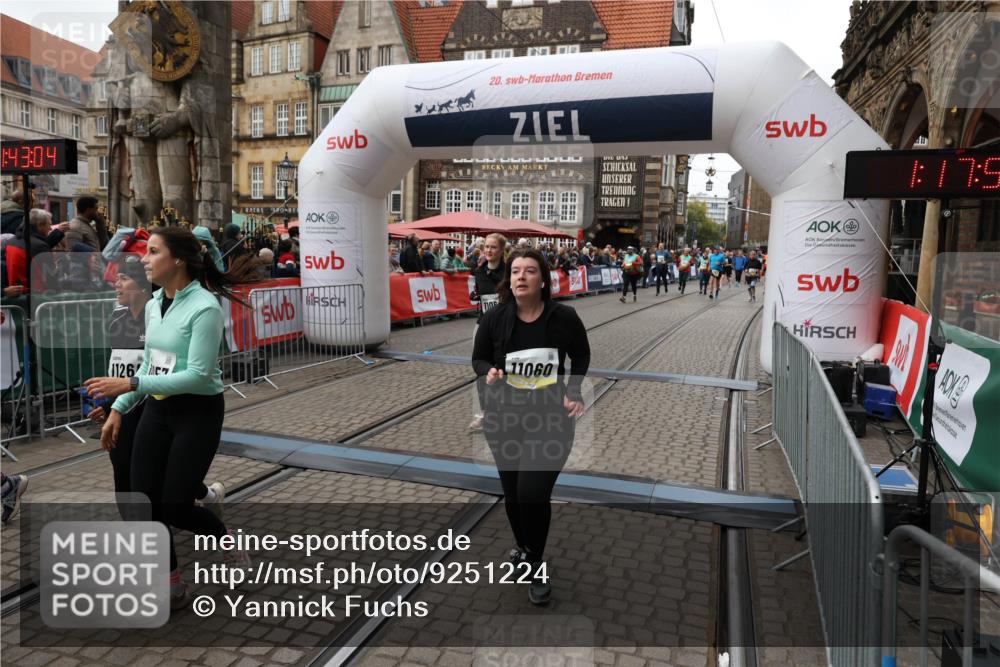 05.10.2025 - 20. swb-Marathon Bremen Yannick Fuchs http://msf.ph/oto/9251224 05.10.2025 11:13:54 Ziel 9242, 9899, 10040, 10364, 10574, 10705, 10707, 10957, 11060, 11068, 11264, 11385 meine-sportfotos.de