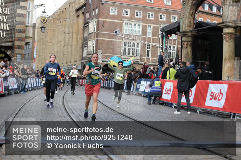 05.10.2025 - 20. swb-Marathon Bremen Yannick Fuchs http://msf.ph/oto/9251240 05.10.2025 10:53:49 Ziel 9934, 10020, 10310, 10642, 10906, 10925, 11046, 11246 meine-sportfotos.de