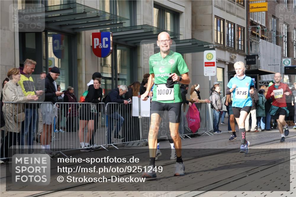 05.10.2025 - 20. swb-Marathon Bremen Strokosch-Dieckow http://msf.ph/oto/9251249 05.10.2025 10:54:25 Ziel 8326, 9282, 9295, 9367, 9427, 9436, 9560, 9570, 9591, 9754, 9776, 10007, 10024, 10174, 10178, 10231, 10232, 10233, 10296, 10487, 10609, 10768, 10770, 11045, 11089, 11163, 11276, 11321, 11373, 11470, 11694, 8326, 9282, 9295, 9367, 9427, 9436, 9560, 9570, 9591, 9754, 9776, 10007, 10024, 10174, 10178, 10231, 10232, 10233, 10296, 10487, 10609, 10768, 10770, 11045, 11089, 11163, 11276, 11321, 11373, 11470, 11694 meine-sportfotos.de
