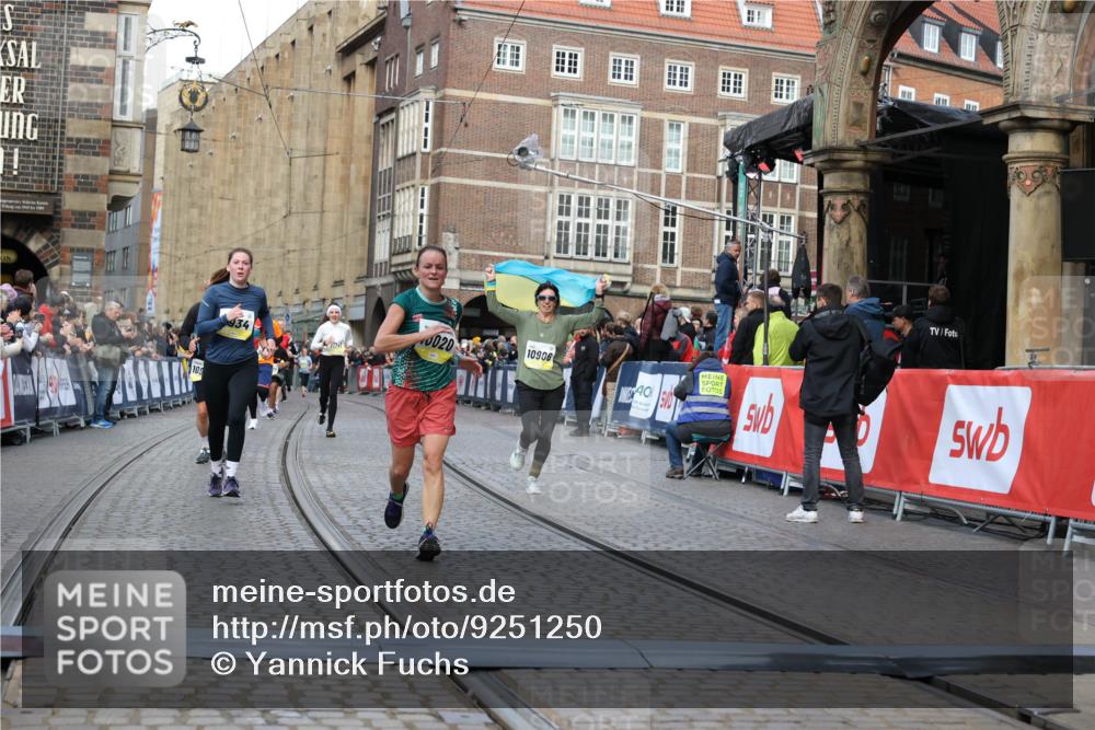 05.10.2025 - 20. swb-Marathon Bremen Yannick Fuchs http://msf.ph/oto/9251250 05.10.2025 10:53:49 Ziel 9934, 10020, 10310, 10642, 10906, 10925, 11046, 11246 meine-sportfotos.de
