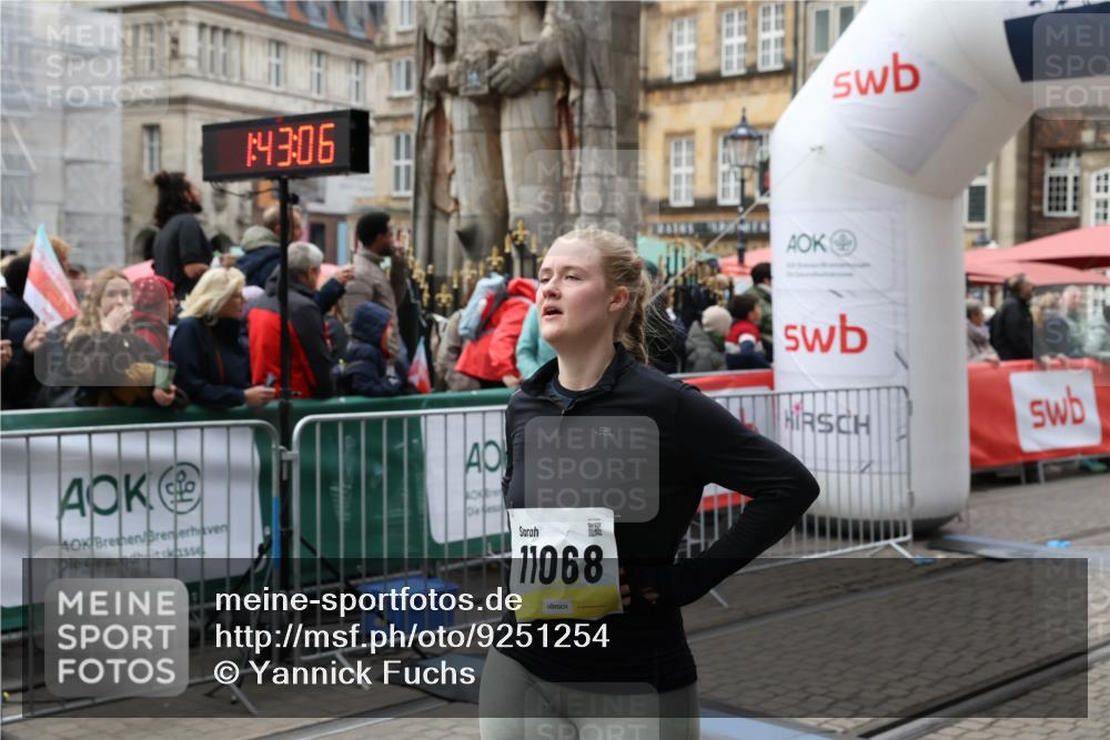 05.10.2025 - 20. swb-Marathon Bremen Yannick Fuchs http://msf.ph/oto/9251254 05.10.2025 11:13:55 Ziel 9242, 9899, 9946, 10040, 10364, 10574, 10671, 10705, 10707, 10842, 10957, 11060, 11068, 11264, 11385 meine-sportfotos.de