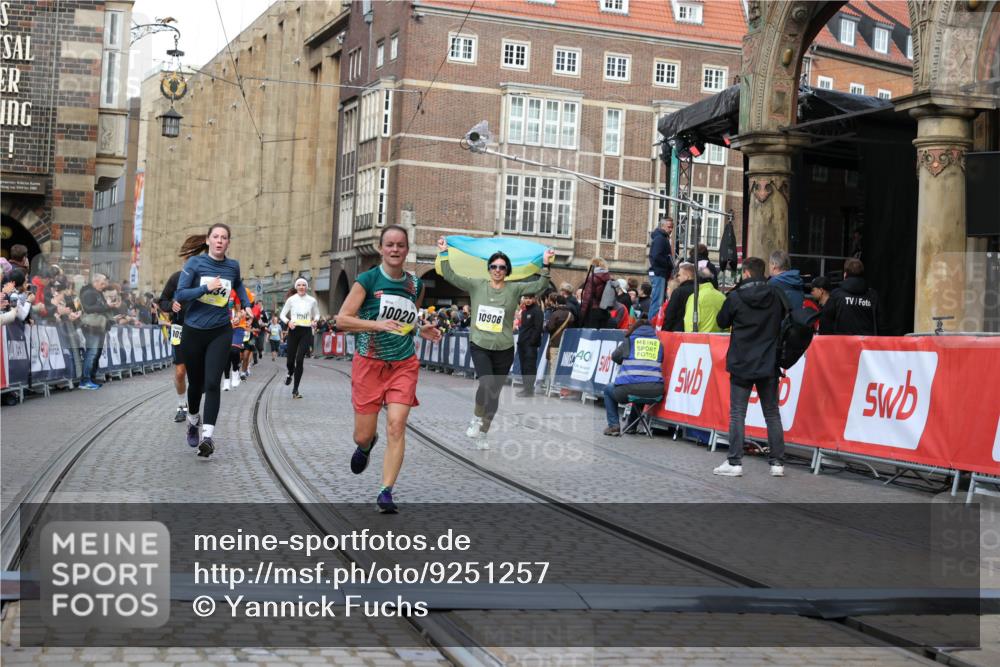 05.10.2025 - 20. swb-Marathon Bremen Yannick Fuchs http://msf.ph/oto/9251257 05.10.2025 10:53:49 Ziel 9934, 10020, 10310, 10642, 10906, 10925, 11046, 11246 meine-sportfotos.de