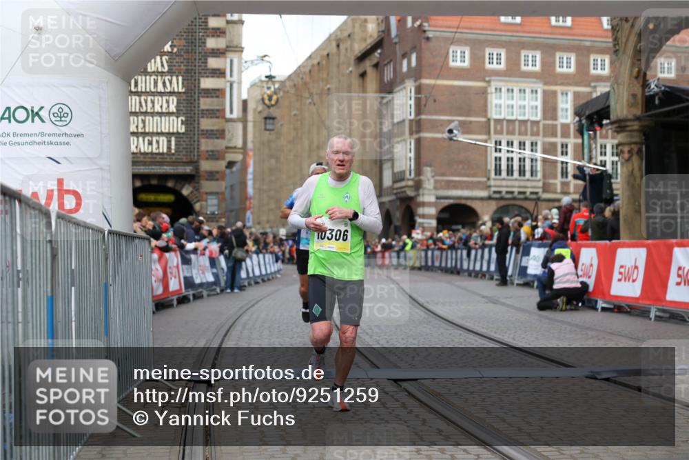 05.10.2025 - 20. swb-Marathon Bremen Yannick Fuchs http://msf.ph/oto/9251259 05.10.2025 10:44:52 Ziel 9878, 10092, 10306, 10554, 11714 meine-sportfotos.de