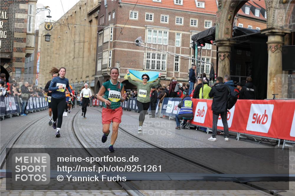 05.10.2025 - 20. swb-Marathon Bremen Yannick Fuchs http://msf.ph/oto/9251261 05.10.2025 10:53:49 Ziel 9934, 10020, 10310, 10642, 10906, 10925, 11046, 11246 meine-sportfotos.de