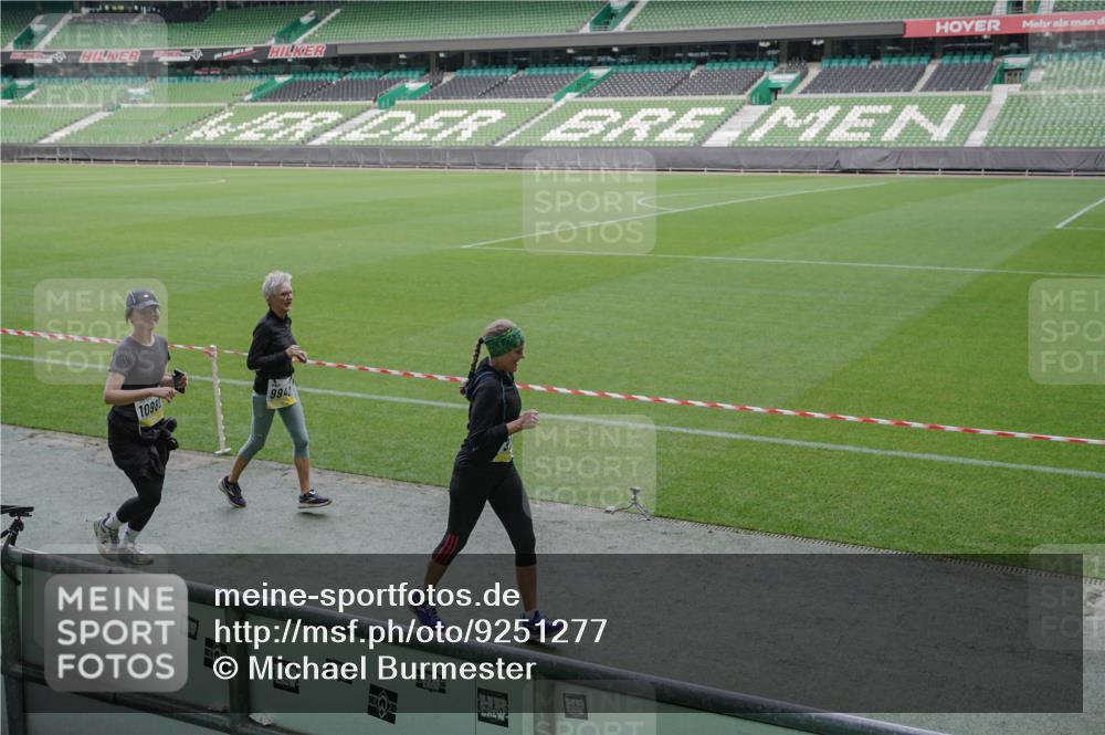 05.10.2025 - 20. swb-Marathon Bremen Michael Burmester http://msf.ph/oto/9251277 05.10.2025 10:40:52 Laufen im Stadion 7706, 8111, 9001, 9178, 9191, 9205, 9217, 9245, 9306, 9308, 9321, 9334, 9353, 9355, 9387, 9423, 9438, 9440, 9446, 9466, 9483, 9491, 9530, 9537, 9552, 9589, 9599, 9605, 9615, 9617, 9623, 9685, 9690, 9702, 9712, 9721, 9764, 9774, 9804, 9853, 9874, 9877, 9892, 9942, 10001, 10037, 10058, 10081, 10100, 10101, 10135, 10160, 10168, 10193, 10235, 10236, 10243, 10343, 10419, 10550, 10563, 10580, 10585, 10737, 11090, 11270, 7799, 9220, 9241, 9286, 9554, 9571, 9619, 9931 meine-sportfotos.de