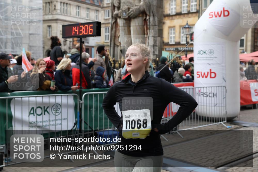 05.10.2025 - 20. swb-Marathon Bremen Yannick Fuchs http://msf.ph/oto/9251294 05.10.2025 11:13:56 Ziel 9899, 9946, 10040, 10364, 10574, 10671, 10705, 10707, 10842, 10957, 11060, 11068, 11264, 11385 meine-sportfotos.de