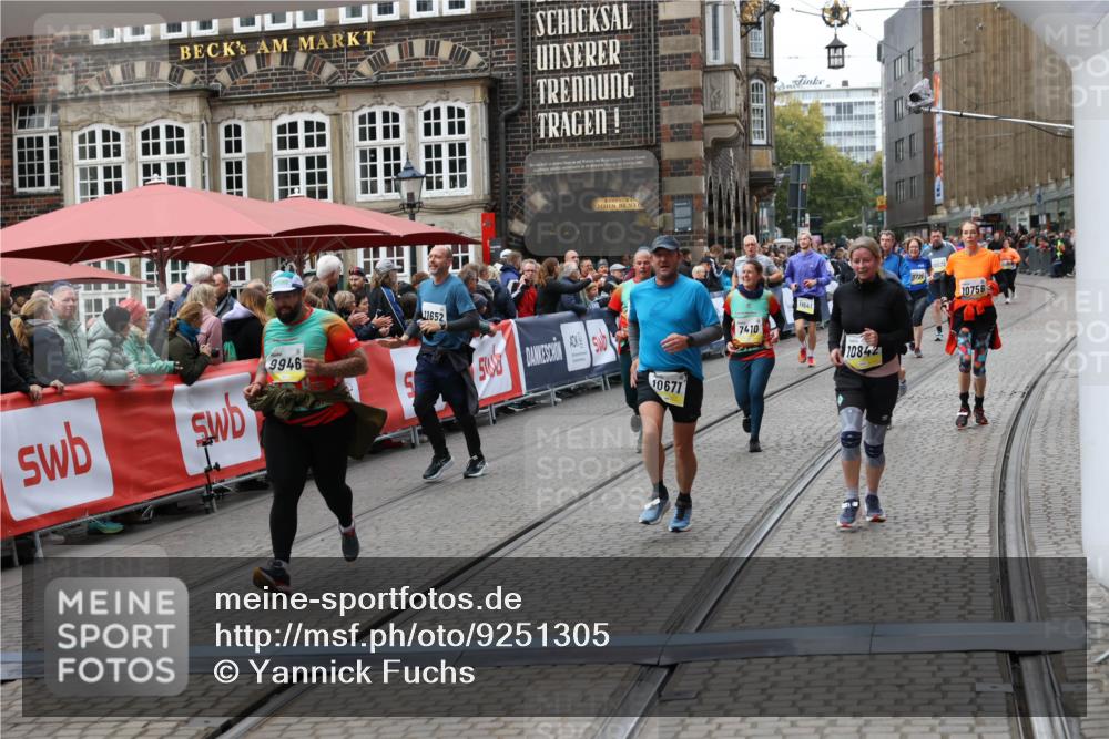 05.10.2025 - 20. swb-Marathon Bremen Yannick Fuchs http://msf.ph/oto/9251305 05.10.2025 11:13:57 Ziel 7410, 9899, 9946, 10040, 10364, 10671, 10705, 10756, 10842, 10957, 11060, 11068, 11264, 11652, 11653 meine-sportfotos.de