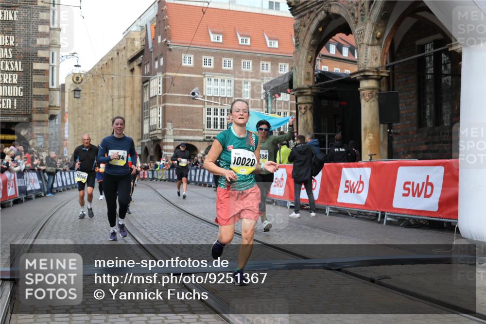 05.10.2025 - 20. swb-Marathon Bremen Yannick Fuchs http://msf.ph/oto/9251367 05.10.2025 10:53:50 Ziel 9494, 9934, 10020, 10310, 10642, 10906, 10925, 10966, 11046, 11246 meine-sportfotos.de