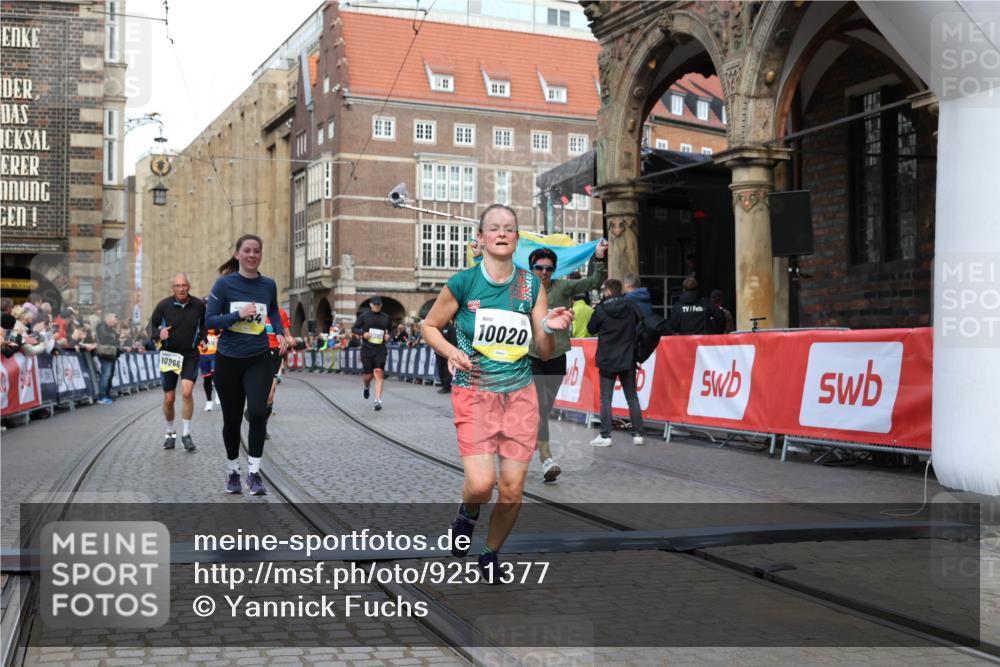 05.10.2025 - 20. swb-Marathon Bremen Yannick Fuchs http://msf.ph/oto/9251377 05.10.2025 10:53:50 Ziel 9494, 9934, 10020, 10310, 10642, 10906, 10925, 10966, 11046, 11246 meine-sportfotos.de