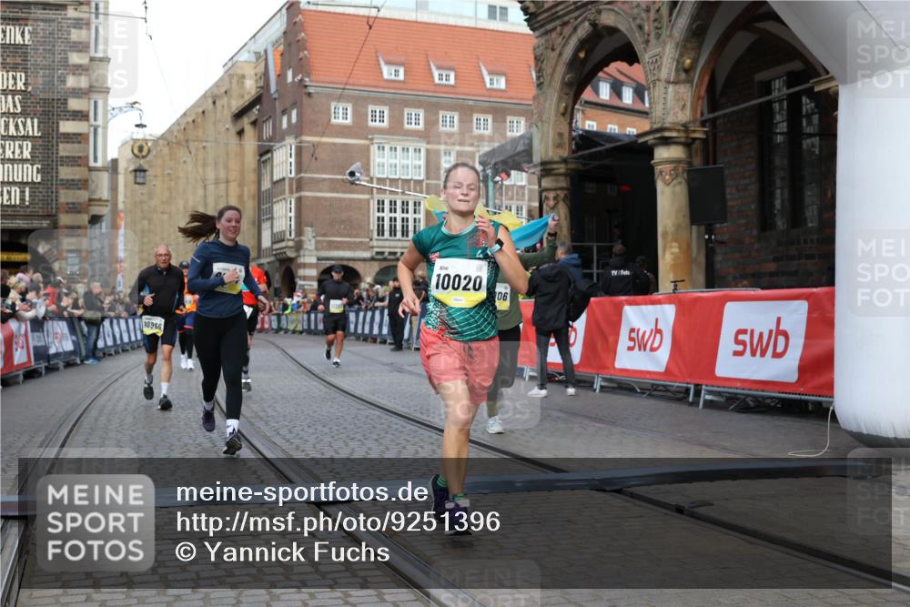 05.10.2025 - 20. swb-Marathon Bremen Yannick Fuchs http://msf.ph/oto/9251396 05.10.2025 10:53:51 Ziel 9494, 9934, 10020, 10416, 10642, 10906, 10925, 10966, 11046, 11141 meine-sportfotos.de