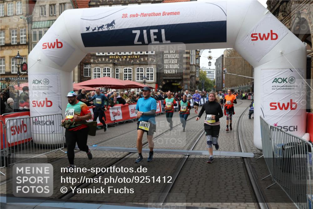 05.10.2025 - 20. swb-Marathon Bremen Yannick Fuchs http://msf.ph/oto/9251412 05.10.2025 11:13:59 Ziel 7014, 7410, 9946, 10671, 10756, 10842, 11068, 11652, 11653 meine-sportfotos.de