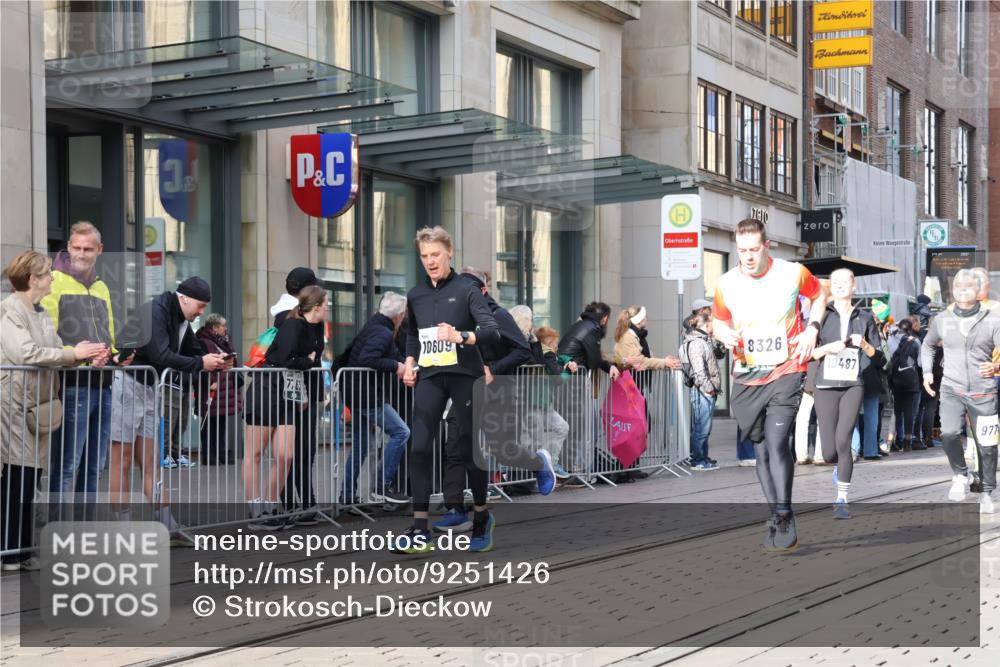 05.10.2025 - 20. swb-Marathon Bremen Strokosch-Dieckow http://msf.ph/oto/9251426 05.10.2025 10:54:30 Ziel 8326, 9282, 9295, 9427, 9436, 9475, 9560, 9570, 9591, 9754, 9776, 9791, 10007, 10024, 10174, 10231, 10232, 10233, 10487, 10609, 10770, 11163, 11276, 11320, 11321, 11373, 11470, 11507, 11523, 11694, 8326, 9282, 9295, 9427, 9436, 9475, 9560, 9570, 9591, 9754, 9776, 9791, 10007, 10024, 10174, 10231, 10232, 10233, 10487, 10609, 10770, 11163, 11276, 11320, 11321, 11373, 11470, 11507, 11523, 11694 meine-sportfotos.de