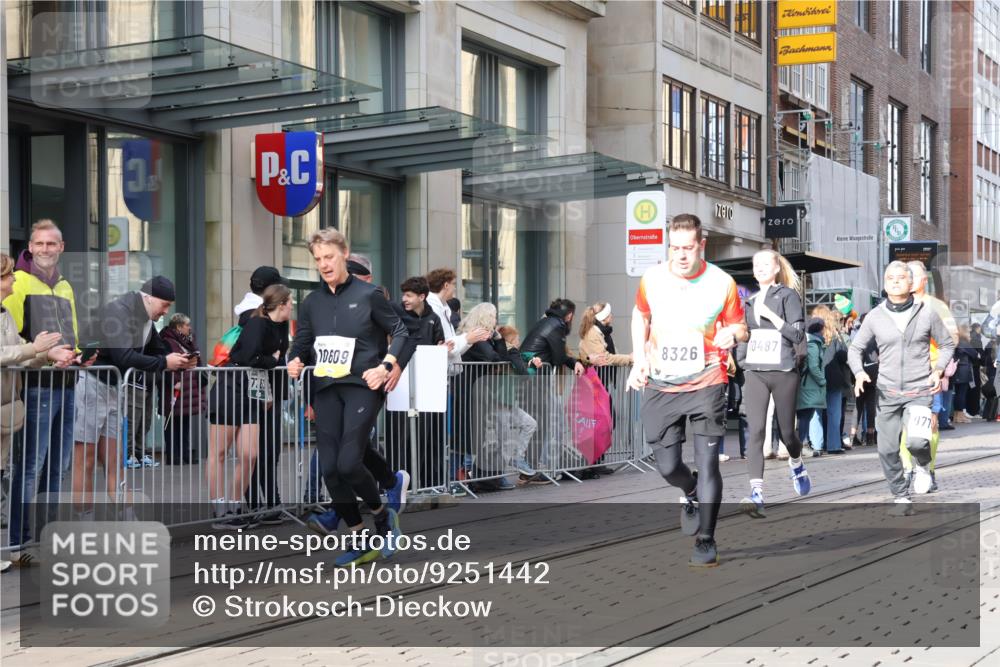 05.10.2025 - 20. swb-Marathon Bremen Strokosch-Dieckow http://msf.ph/oto/9251442 05.10.2025 10:54:30 Ziel 8326, 9282, 9295, 9427, 9436, 9475, 9560, 9570, 9591, 9754, 9776, 9791, 10007, 10024, 10174, 10231, 10232, 10233, 10487, 10609, 10770, 11163, 11276, 11320, 11321, 11373, 11470, 11507, 11523, 11694, 8326, 9282, 9295, 9427, 9436, 9475, 9560, 9570, 9591, 9754, 9776, 9791, 10007, 10024, 10174, 10231, 10232, 10233, 10487, 10609, 10770, 11163, 11276, 11320, 11321, 11373, 11470, 11507, 11523, 11694 meine-sportfotos.de