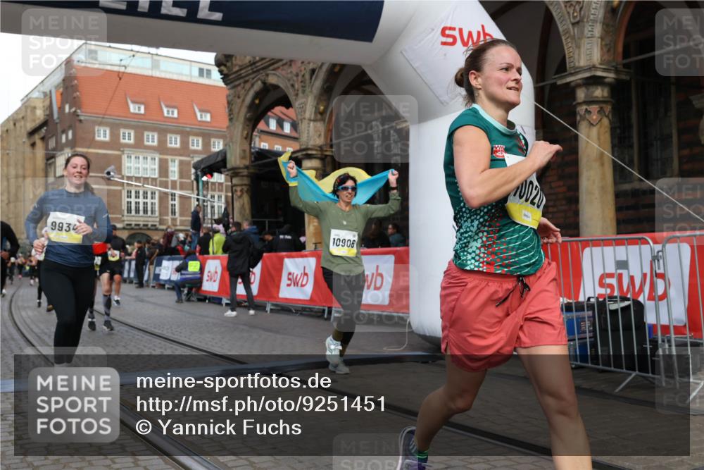 05.10.2025 - 20. swb-Marathon Bremen Yannick Fuchs http://msf.ph/oto/9251451 05.10.2025 10:53:52 Ziel 9494, 9934, 10020, 10416, 10906, 10925, 10966, 11046, 11141, 11383 meine-sportfotos.de