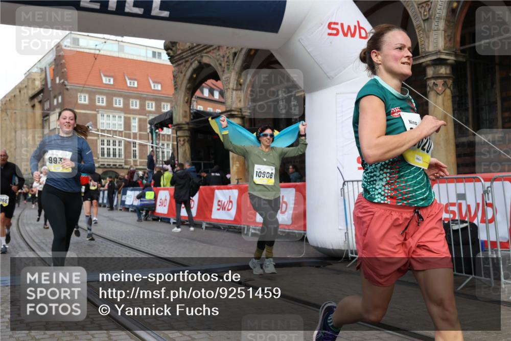 05.10.2025 - 20. swb-Marathon Bremen Yannick Fuchs http://msf.ph/oto/9251459 05.10.2025 10:53:52 Ziel 9494, 9934, 10020, 10416, 10906, 10925, 10966, 11046, 11141, 11383 meine-sportfotos.de
