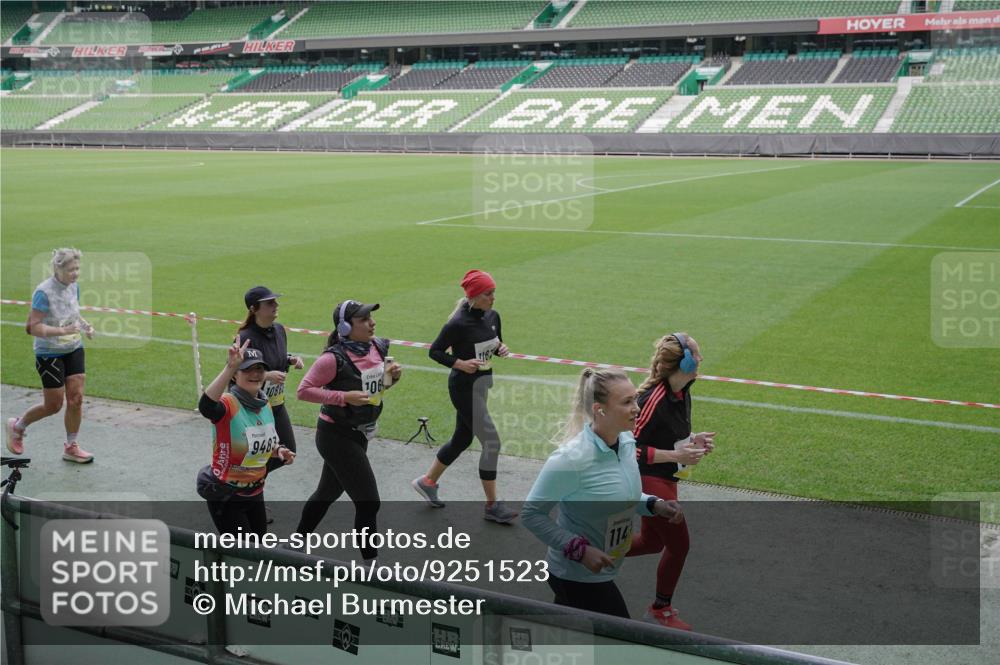 05.10.2025 - 20. swb-Marathon Bremen Michael Burmester http://msf.ph/oto/9251523 05.10.2025 10:41:01 Laufen im Stadion 7706, 8111, 9001, 9178, 9191, 9205, 9217, 9245, 9274, 9306, 9321, 9334, 9353, 9355, 9357, 9438, 9440, 9446, 9466, 9483, 9530, 9537, 9589, 9599, 9605, 9617, 9685, 9690, 9702, 9712, 9757, 9764, 9774, 9804, 9853, 9874, 9877, 9892, 9942, 10001, 10037, 10058, 10081, 10100, 10101, 10135, 10168, 10193, 10235, 10236, 10243, 10295, 10332, 10343, 10419, 10458, 10550, 10563, 10580, 10582, 10585, 10614, 10632, 11090, 11270, 7799, 9241, 9554, 9571, 9619, 9931 meine-sportfotos.de