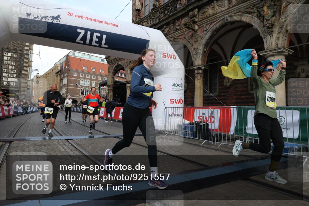 05.10.2025 - 20. swb-Marathon Bremen Yannick Fuchs http://msf.ph/oto/9251557 05.10.2025 10:53:53 Ziel 9494, 9934, 10020, 10416, 10906, 10966, 11046, 11141, 11383 meine-sportfotos.de