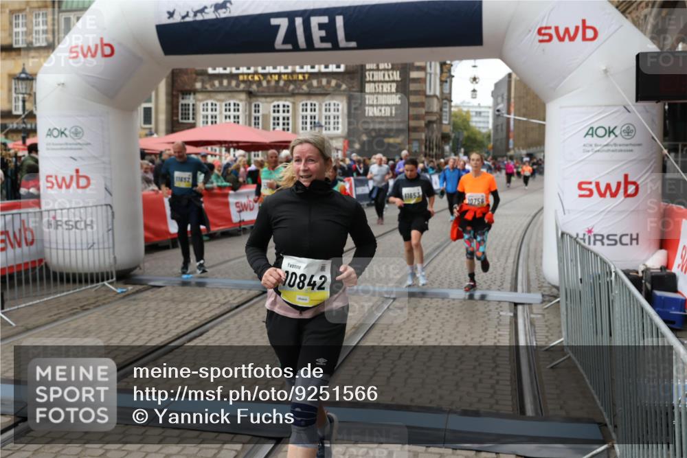 05.10.2025 - 20. swb-Marathon Bremen Yannick Fuchs http://msf.ph/oto/9251566 05.10.2025 11:14:00 Ziel 7014, 7410, 9946, 10671, 10756, 10842, 11652, 11653 meine-sportfotos.de
