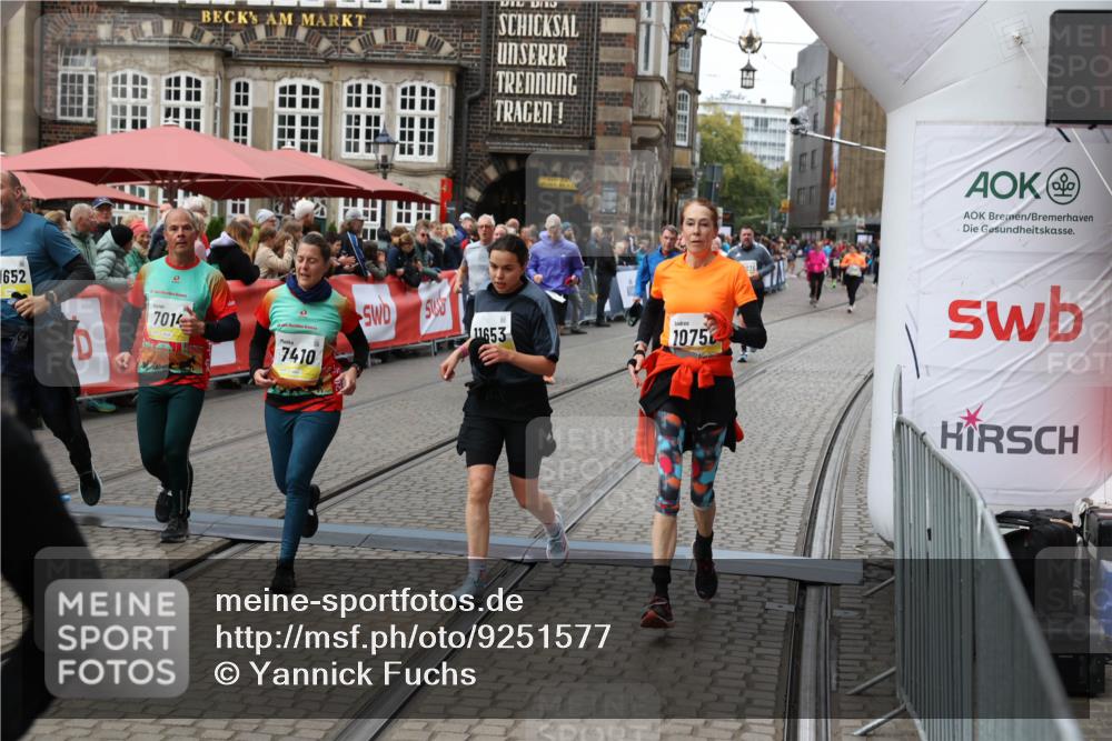 05.10.2025 - 20. swb-Marathon Bremen Yannick Fuchs http://msf.ph/oto/9251577 05.10.2025 11:14:01 Ziel 7014, 7410, 9667, 9946, 10671, 10756, 10842, 11652, 11653 meine-sportfotos.de