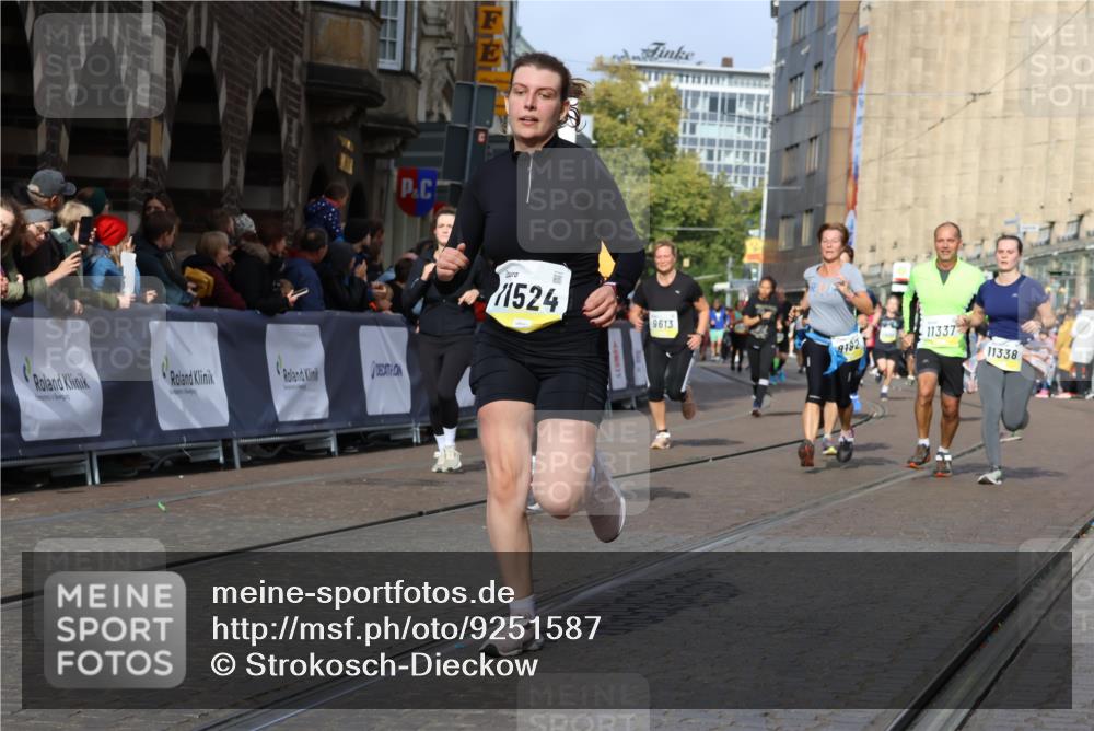 05.10.2025 - 20. swb-Marathon Bremen Strokosch-Dieckow http://msf.ph/oto/9251587 05.10.2025 11:01:10 Ziel 9182, 9443, 9613, 9880, 10477, 10544, 10762, 10914, 11337, 11338, 11524, 11597, 11680, 11719 meine-sportfotos.de