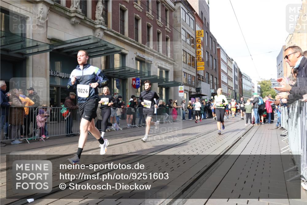 05.10.2025 - 20. swb-Marathon Bremen Strokosch-Dieckow http://msf.ph/oto/9251603 05.10.2025 10:54:35 Ziel 8326, 9282, 9295, 9427, 9436, 9475, 9560, 9570, 9591, 9754, 9776, 9791, 10007, 10014, 10024, 10180, 10231, 10232, 10233, 10307, 10487, 10609, 10770, 10920, 11163, 11276, 11320, 11363, 11373, 11470, 11507, 11523, 8326, 9282, 9295, 9427, 9436, 9475, 9560, 9570, 9591, 9754, 9776, 9791, 10007, 10014, 10024, 10180, 10231, 10232, 10233, 10307, 10487, 10609, 10770, 10920, 11163, 11276, 11320, 11363, 11373, 11470, 11507, 11523 meine-sportfotos.de